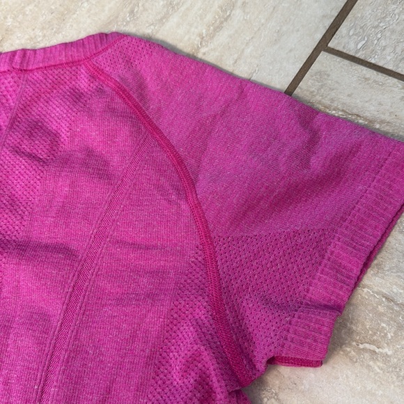 Lululemon Swiftly Tech Short Sleeve - Size 6 - Picture 13 of 16